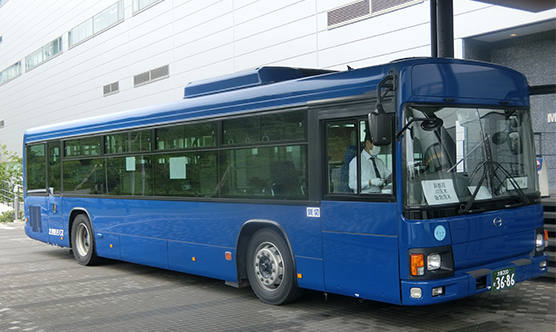 Commuter shuttle bus
